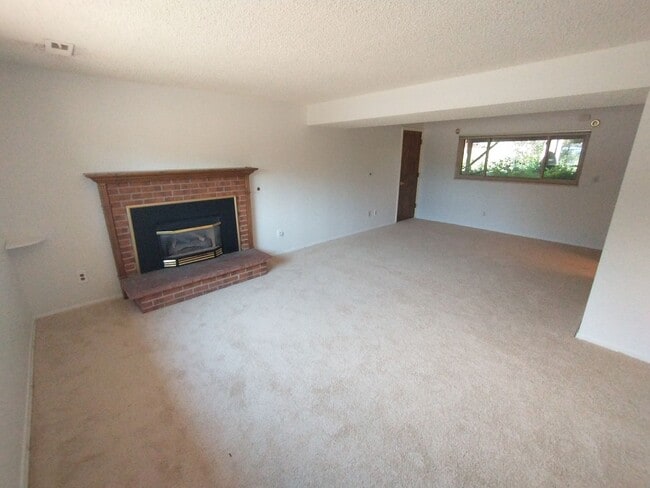 Building Photo - 715 Morgan Dr