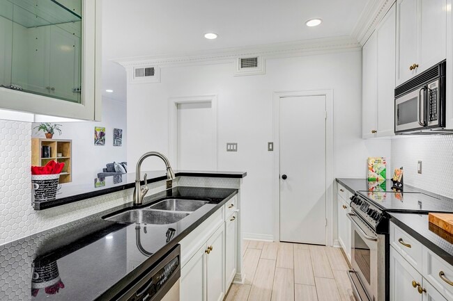 Building Photo - 1201 McDuffie St