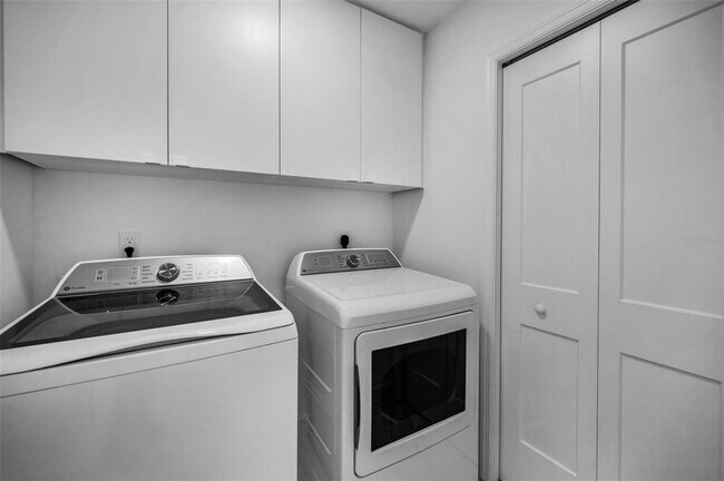 Building Photo - 125 Island Way