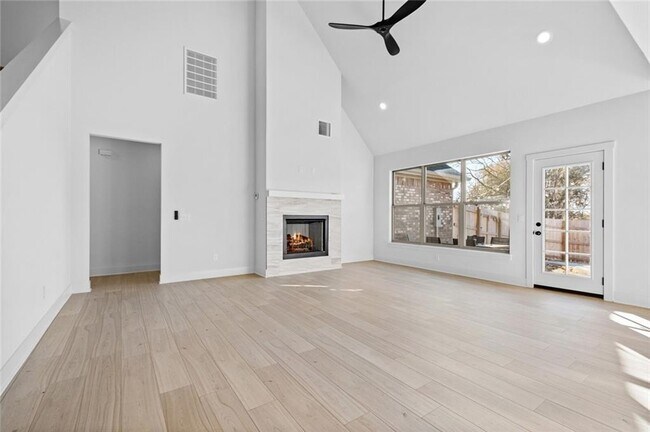 Building Photo - 585 S Rainbow Rd