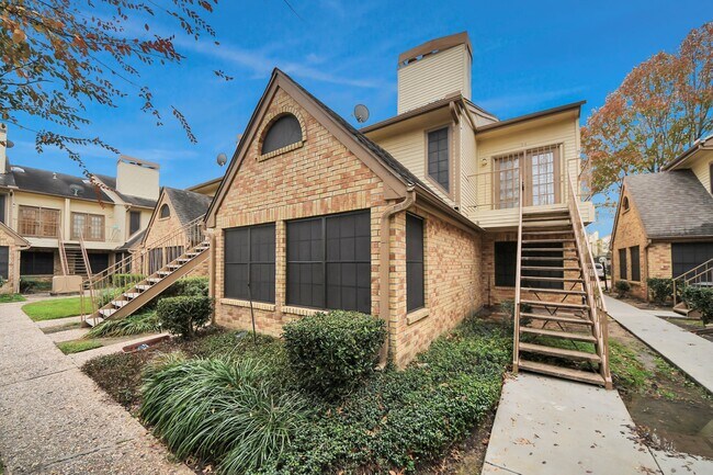 Building Photo - 2425 Holly Hall St