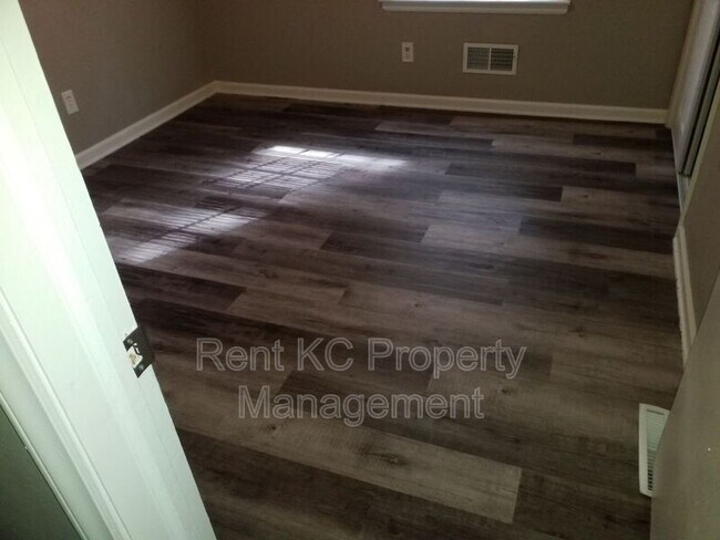 Building Photo - 4608 Ridgeway Ave