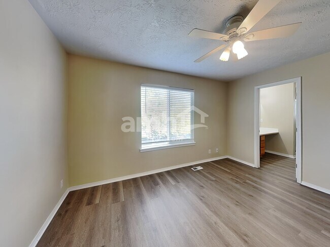 Building Photo - 1364 N El Camino Ave