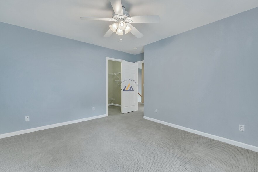 Building Photo - 76 Westbury Park Way