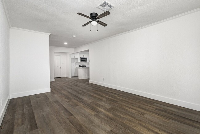 Building Photo - 1527 Columbia Ave