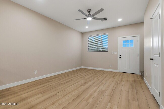 Building Photo - 1222 E Diamond St