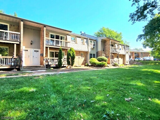 Building Photo - 530 Andria Ave