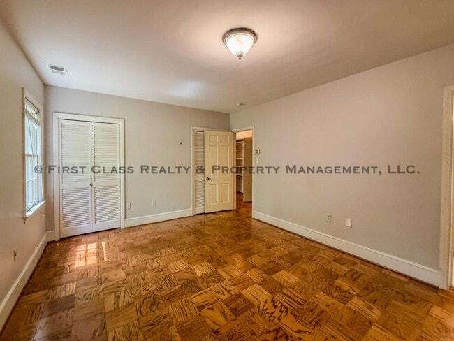 Building Photo - 500 Ashworth Rd