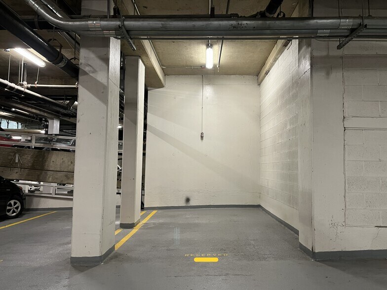 Building Photo - 880 N Pollard St