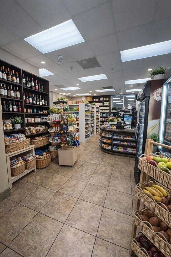 Building Photo - 1900 N Bayshore Dr