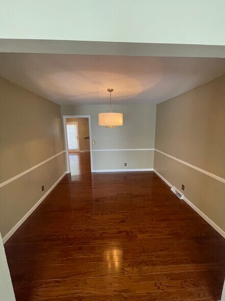 Building Photo - 6947 Highland Park Dr