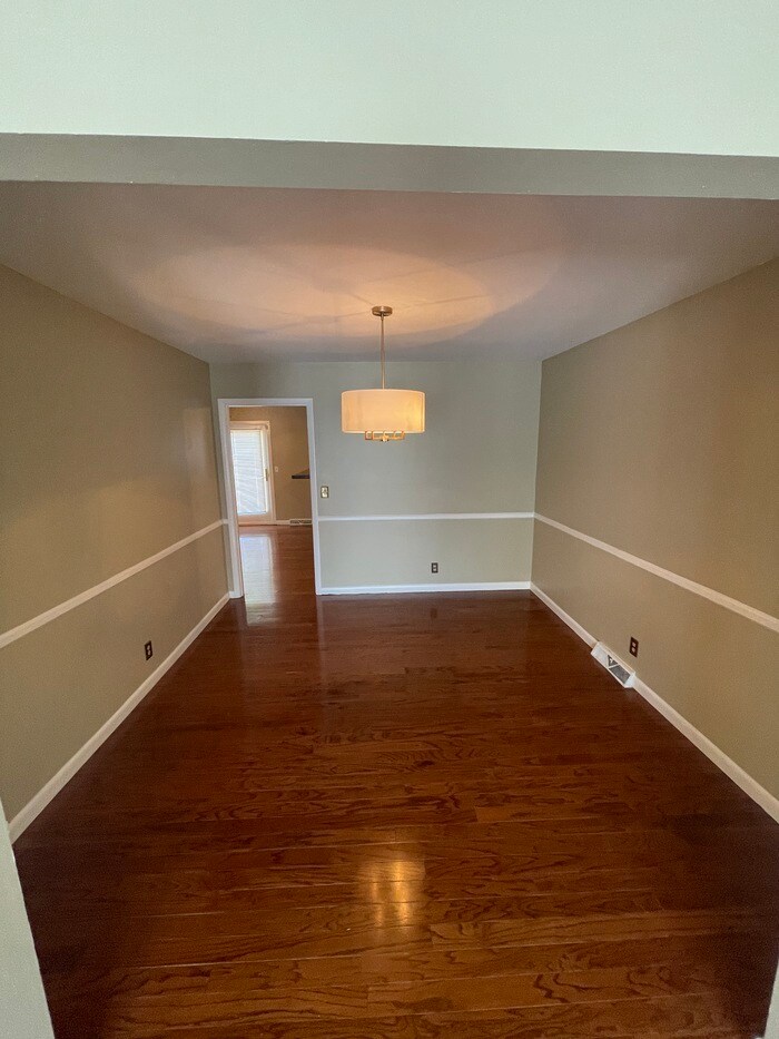 Building Photo - 6947 Highland Park Dr