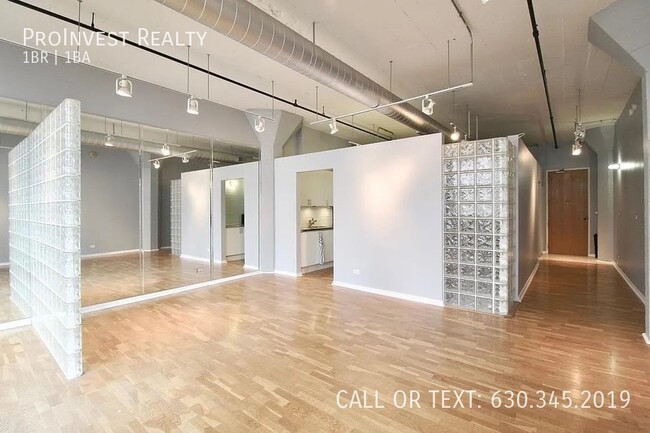 Building Photo - Available Now! Sprawling Sun-drenched 1Bed...