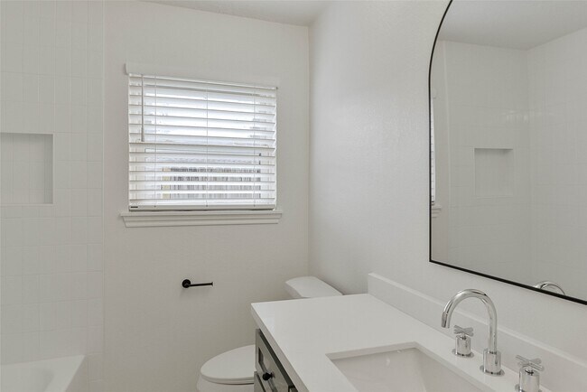 Building Photo - 3230 Golden Leaf Dr