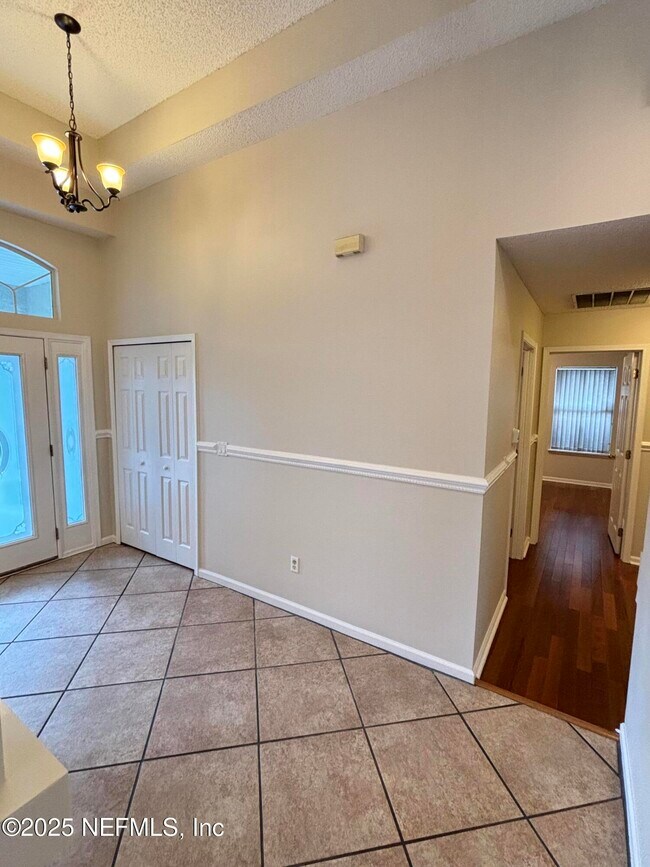Building Photo - 8984 Bridgecreek Dr W