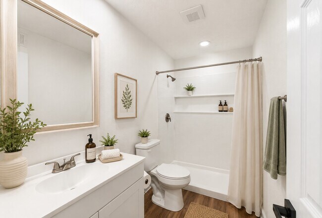 Building Photo - 17331 Red Oak Dr