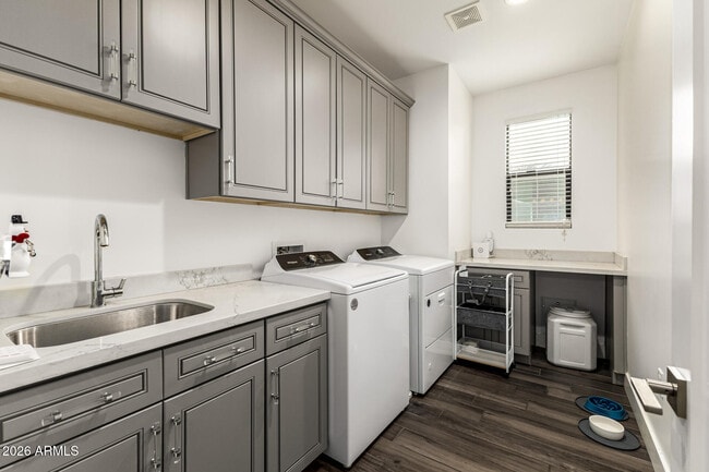 Building Photo - 1831 E Montecito Ave