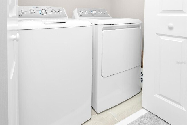 Building Photo - 5070 Rain Shadow Dr