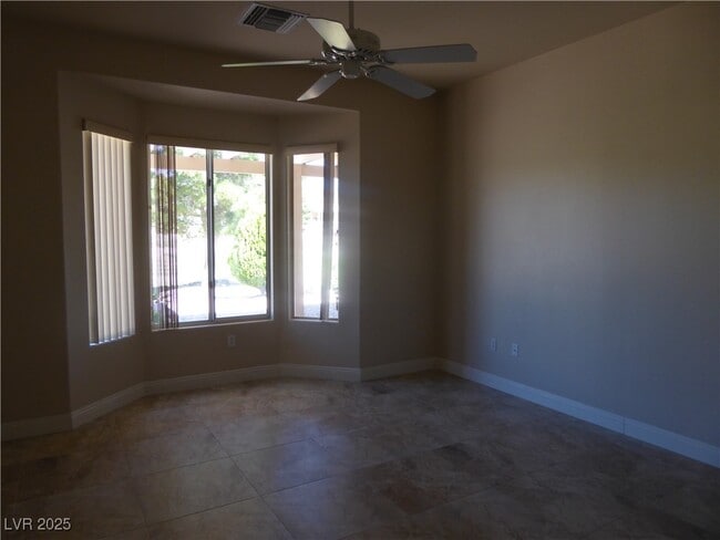 Building Photo - 2545 Youngdale Dr