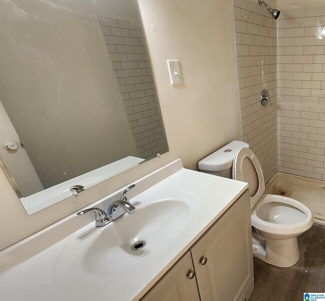 Building Photo - 1319 Court R