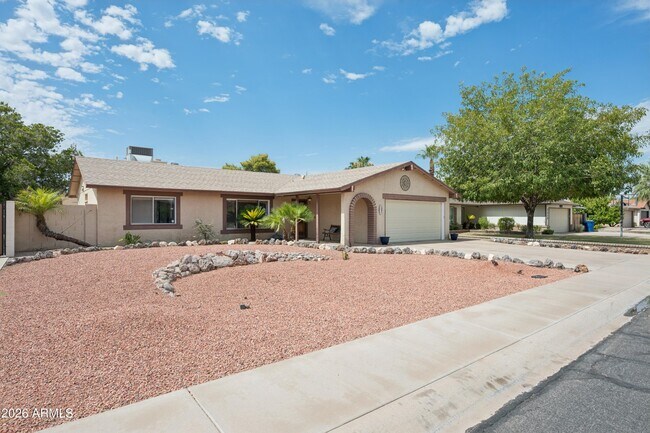 Building Photo - 2319 E Loma Vista Dr
