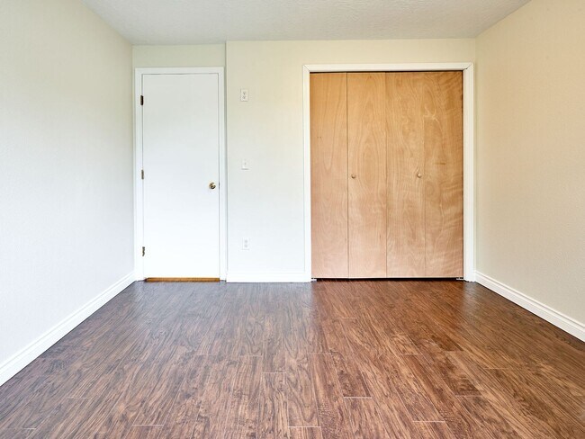 Building Photo - 3 bed, 2 bath single-level home in South Salem