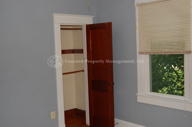Building Photo - 3029 Oakcrest Ave