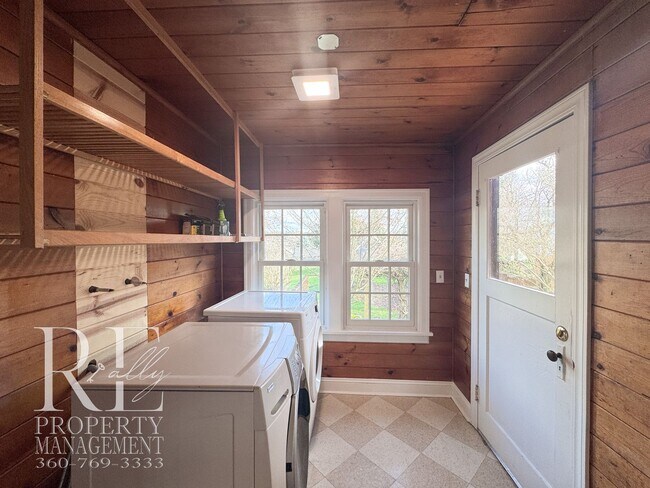 Building Photo - Timeless Vintage Home with Bonus Office, Expansive Yard & A/C