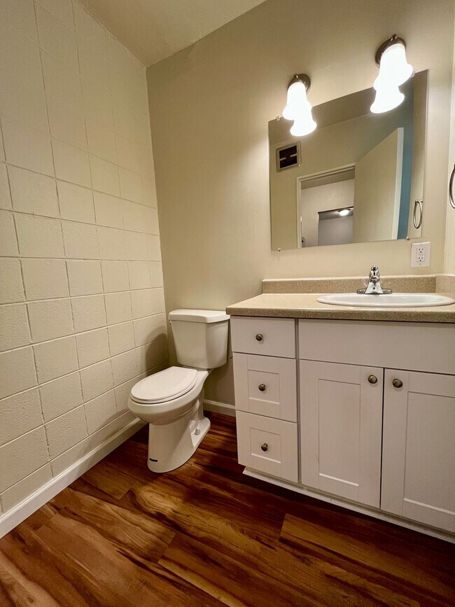 Building Photo - (WWA) Westwood - 1 bed / 1 bath Apartment