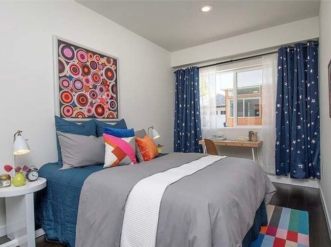 Building Photo - 4bd/4ba Townhouse in Queen Anne