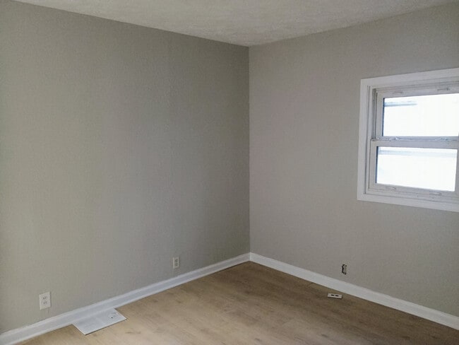 Building Photo - 2010 E Laurel St