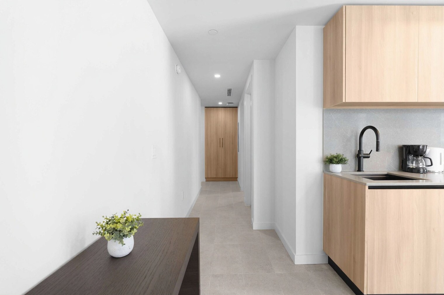 Building Photo - 501 NE 1st Ave