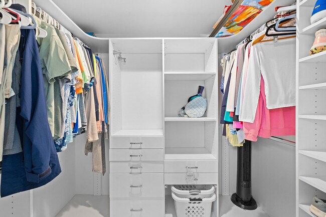 Building Photo - 4140 Bayhead Dr