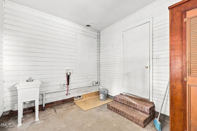 Building Photo - 1305 Erwin Rd