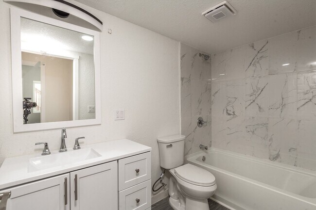 Building Photo - 15898 Little Bluestem Rd