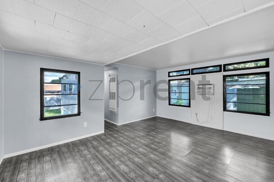 Building Photo - Unit