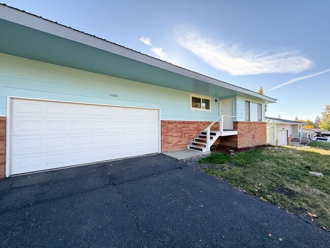 Primary Photo - 1721-1723 Dawn