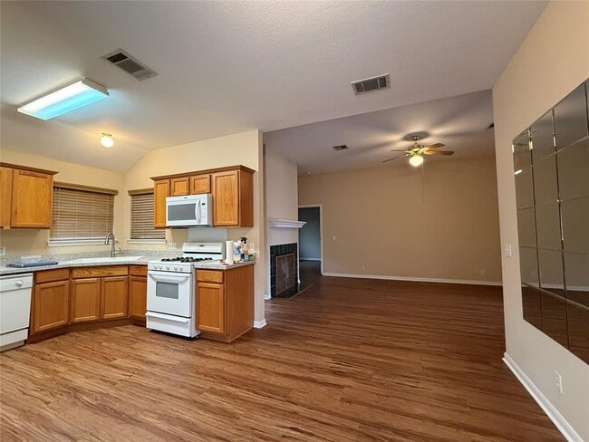 Building Photo - 25 Azalea Dr