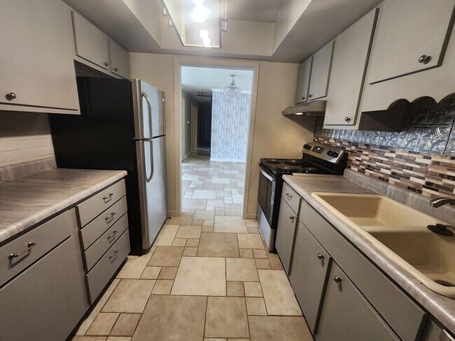 Building Photo - 3 Bedroom 2 Bath Condo Near Honey Creek Co...