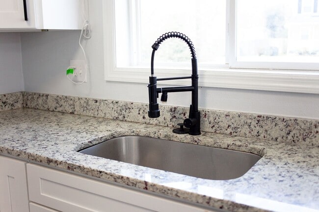 Building Photo - Beautifully Renovated 3-Bedroom Home in Hampton – Move-In Ready!