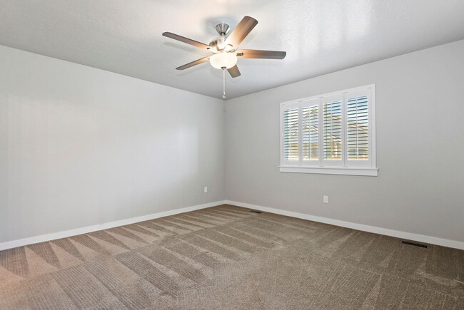 Building Photo - Newer 3 Bedroom Home in Kuna _ Pet Friendl...