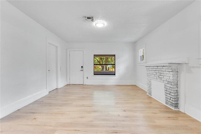 Building Photo - 1029 Colyer St