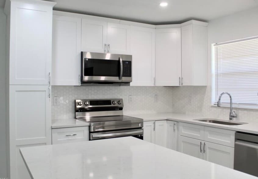 Primary Photo - 3680 Gasparilla St