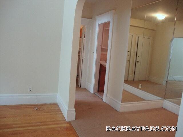 Building Photo - 520 Beacon St