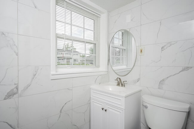 Building Photo - 7704 Logan Dr SW