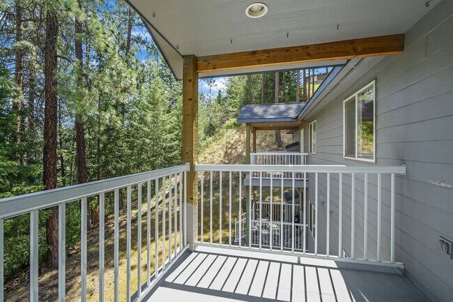 Building Photo - 1327 W Qualchan Dr