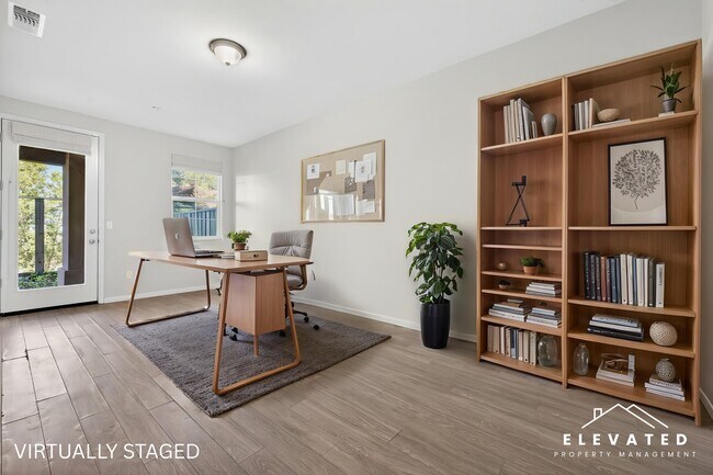 Building Photo - 611 Jade St