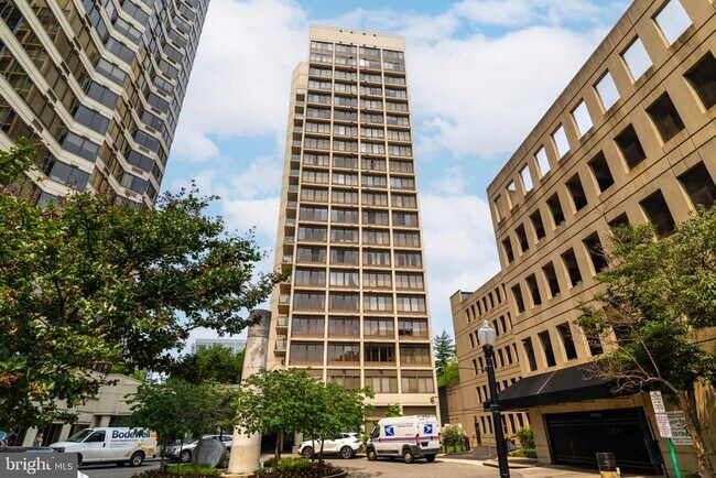Building Photo - 2001 Hamilton St
