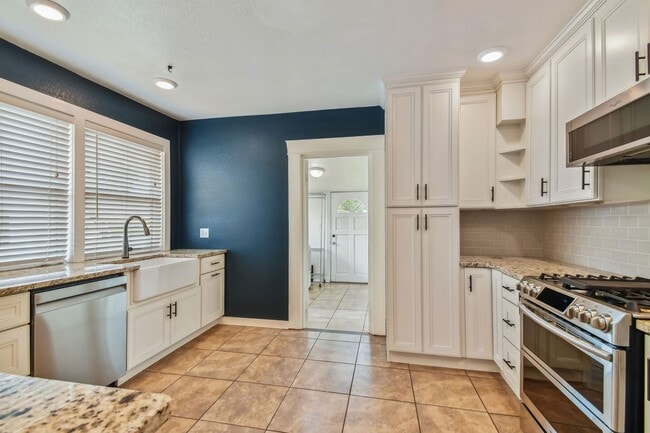 Building Photo - Riverside Heights Historic Bungalow!