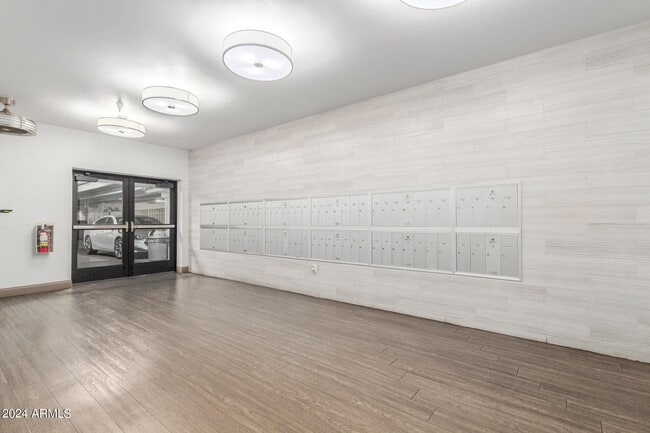 Building Photo - 7950 E Camelback Rd